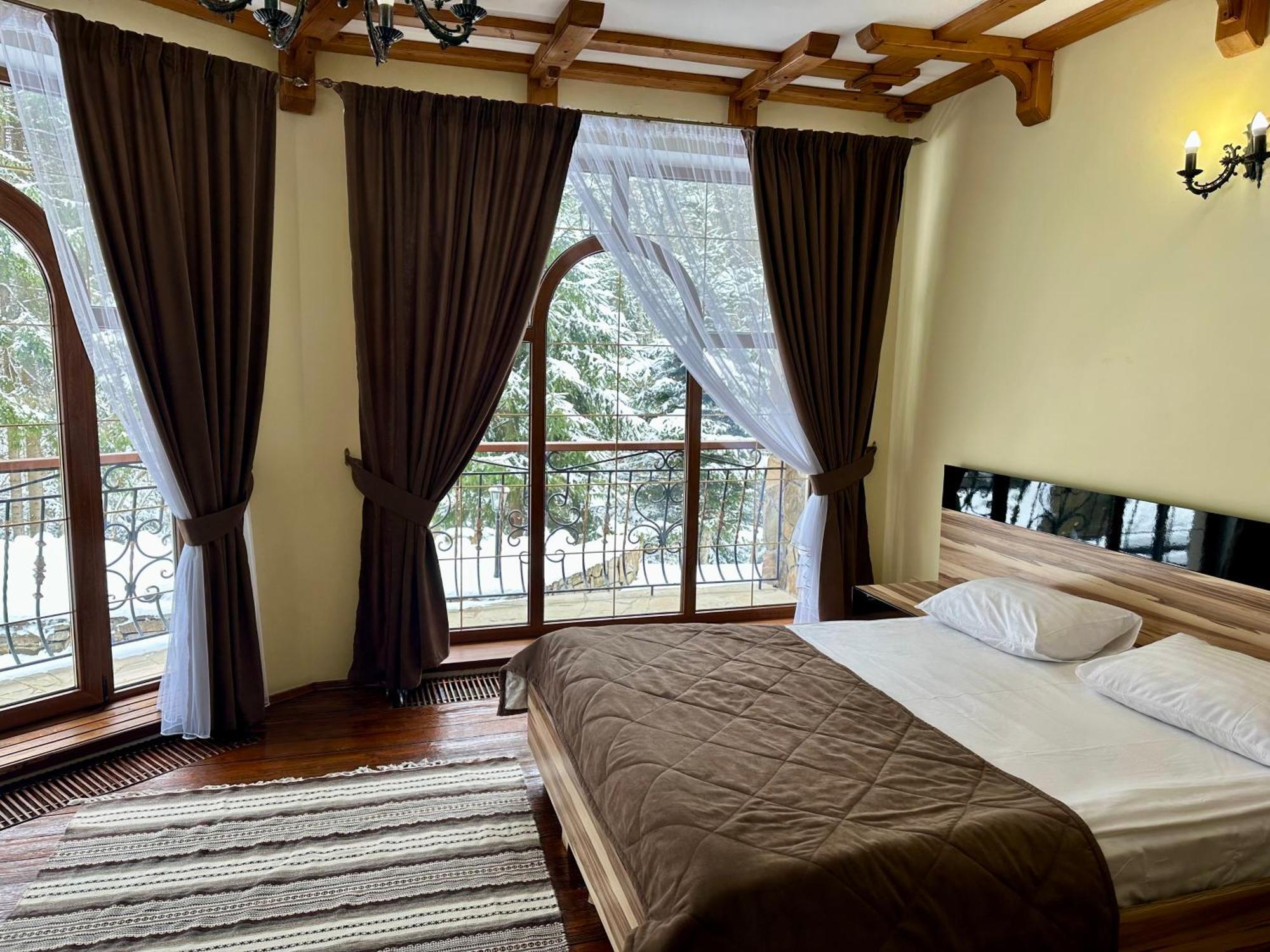 Hotel Dykyi Med Tatariv Bagian luar foto