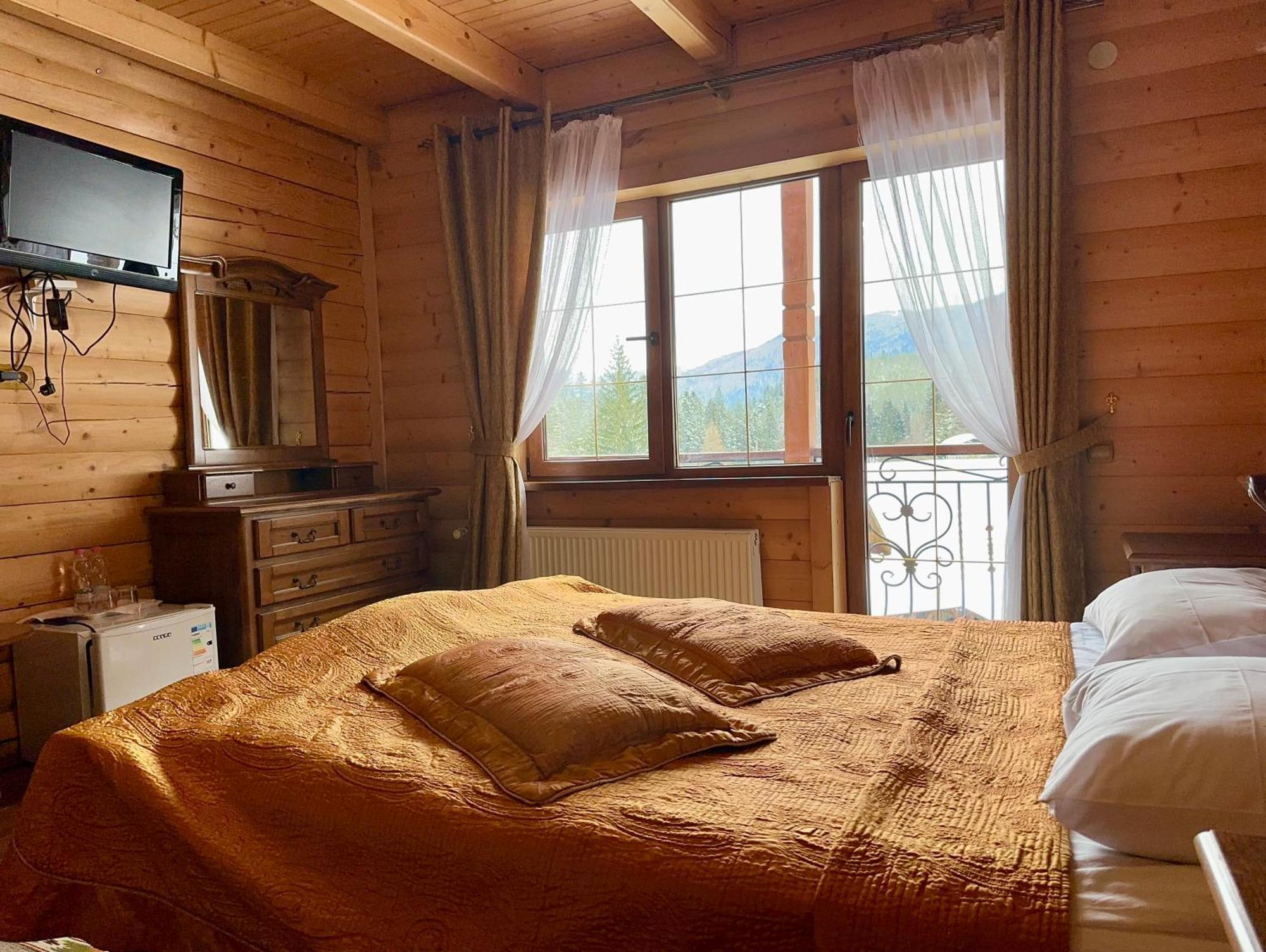 Hotel Dykyi Med Tatariv Bagian luar foto
