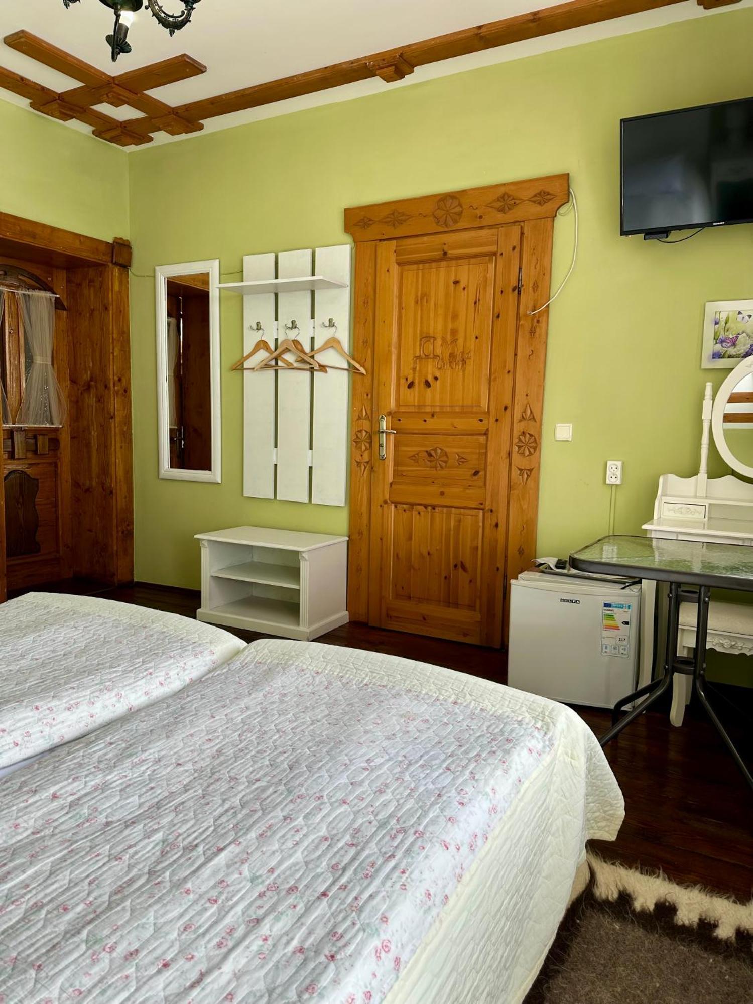 Hotel Dykyi Med Tatariv Bagian luar foto