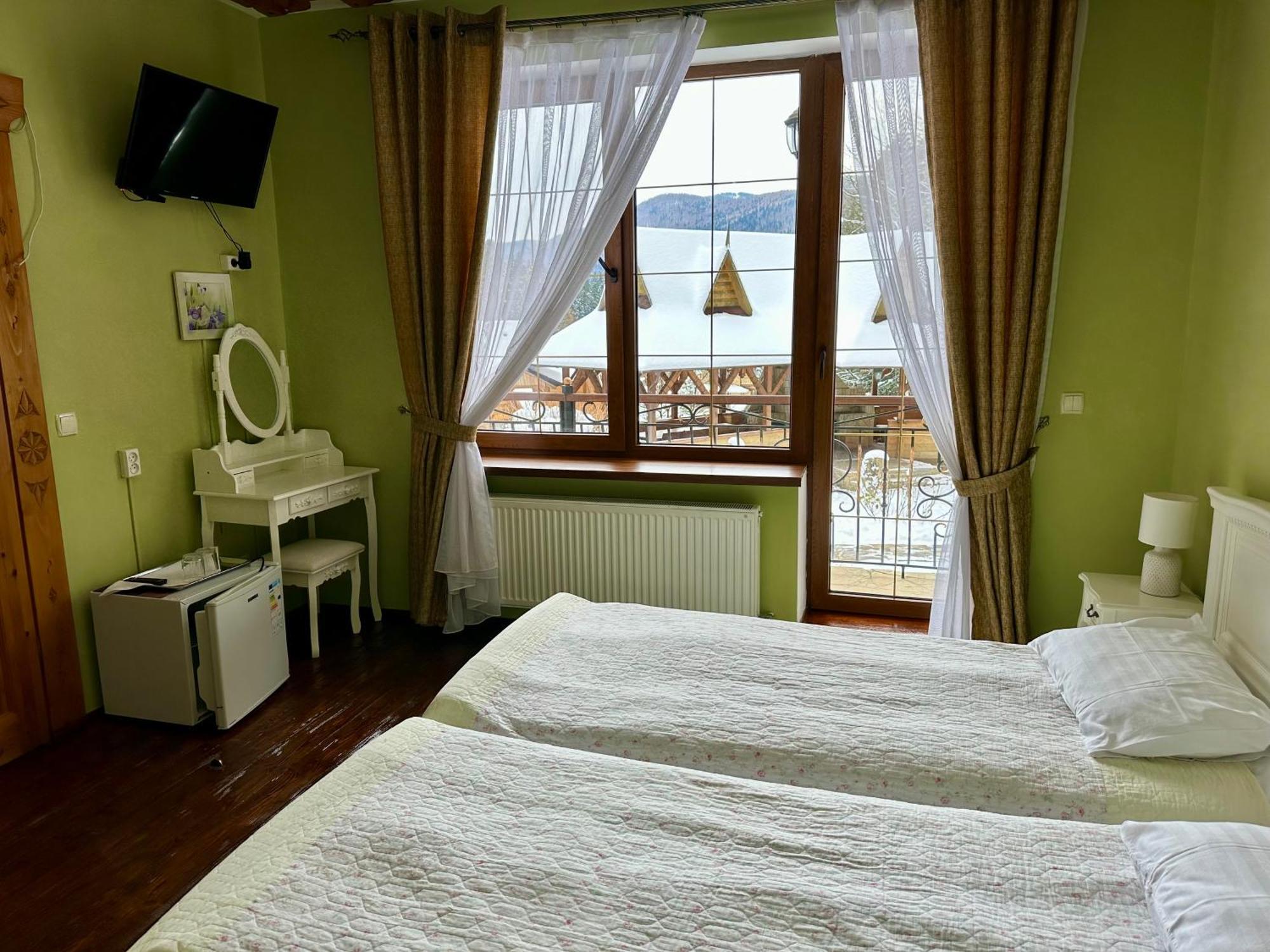 Hotel Dykyi Med Tatariv Bagian luar foto
